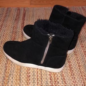 Girls’ size 2- Cat & Jack booties